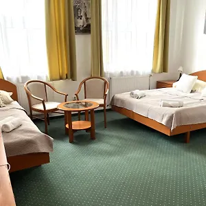 Broadway 2*, Budapest Ungarn